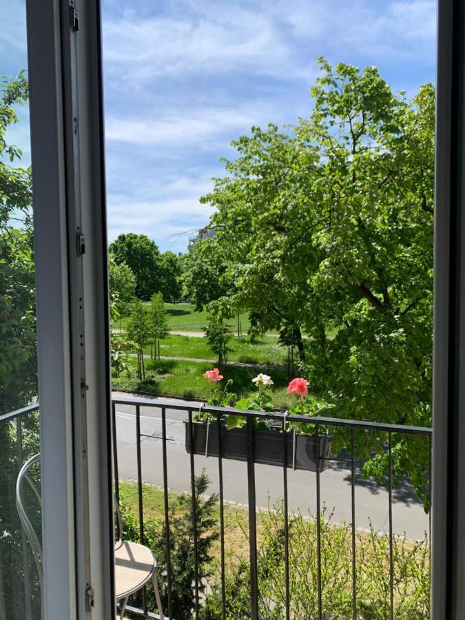 Vilagos, Kellemes Lakas, Jo Koezlekedessel Budapest Bagian luar foto